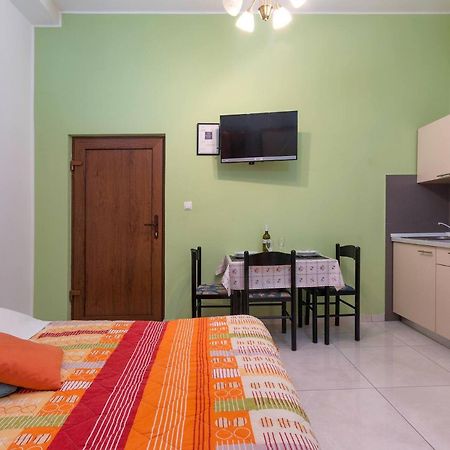 Pleasant Oriana Apartment Near The Sea-プーラ エクステリア 写真