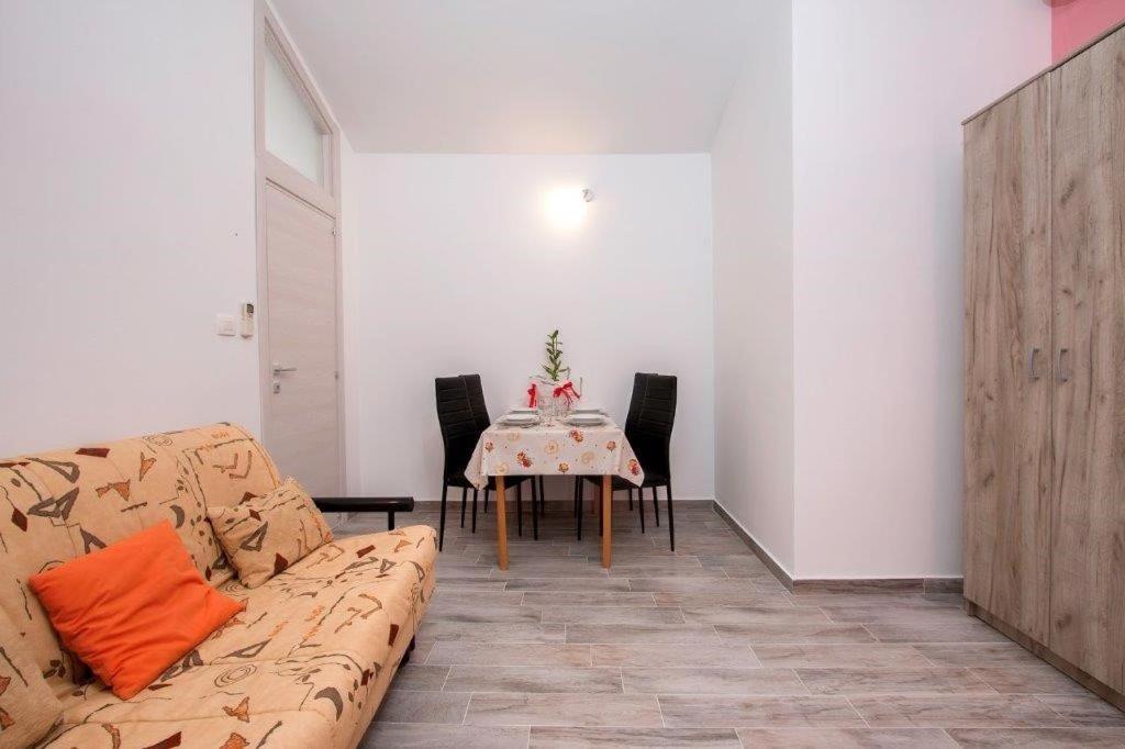 Pleasant Oriana Apartment Near The Sea-プーラ エクステリア 写真